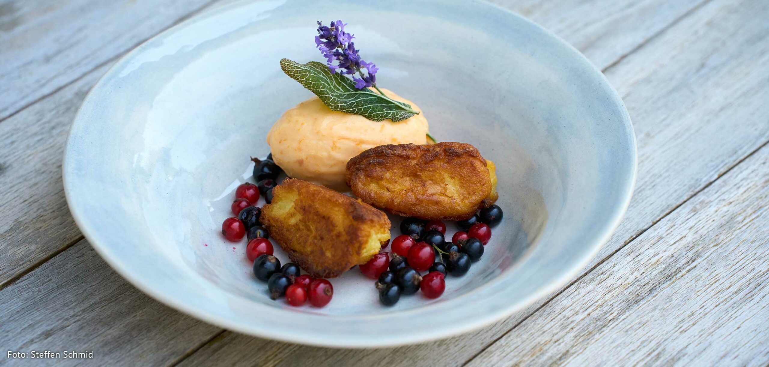 Pfeudele mit Johannisbeeren